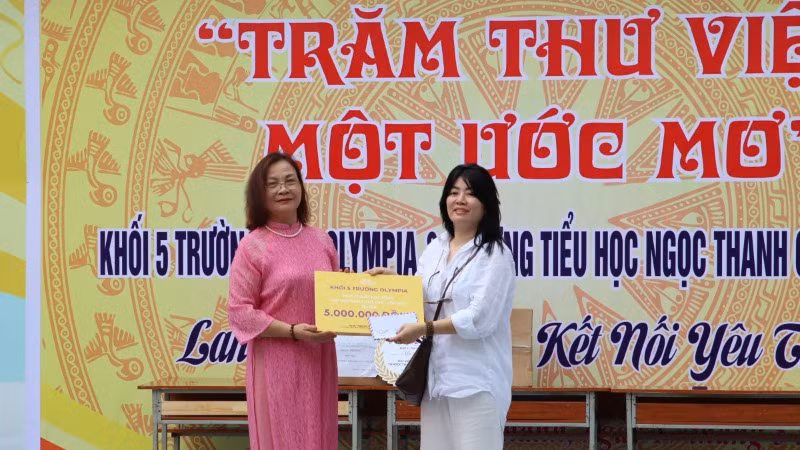 Các phần quà ý nghĩa được gửi trao. Các phần quà ý nghĩa được gửi trao.