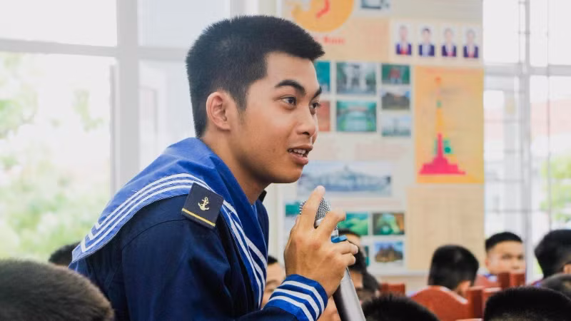 Những người lính trẻ đã có những chia sẻ mộc mạc, chân thành. Những người lính trẻ đã có những chia sẻ mộc mạc, chân thành.