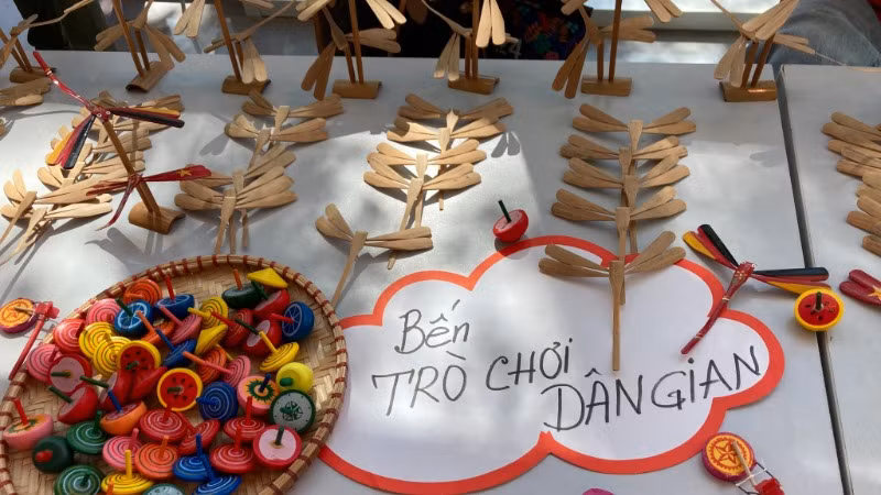 Trò chơi dân gian được Tiến sĩ Thụy Anh tổ chức ở nước ngoài.