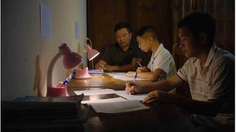 Cảnh trong phim tài liệu "Bên cạnh bố" về đề tài bộ đội biên phòng. Cảnh trong phim tài liệu "Bên cạnh bố" về đề tài bộ đội biên phòng.