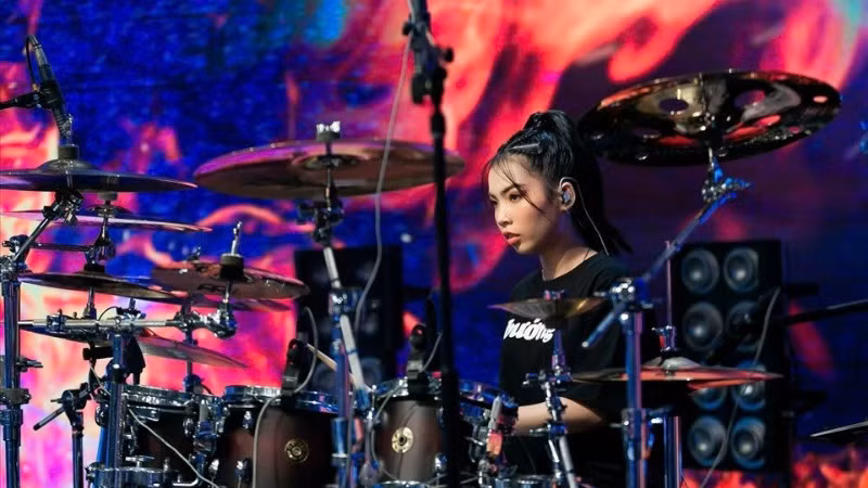 Nhạc sĩ Đinh Khánh Ly đã có sự kết hợp với Tora Drum, tay trống GenZ luôn hướng tới những giá trị truyền thống.