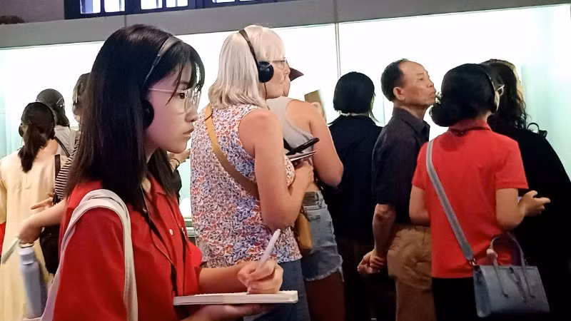 Các em chăm chú lắng nghe thuyết minh tự động và ghi chép dữ liệu. Các em chăm chú lắng nghe thuyết minh tự động và ghi chép dữ liệu.