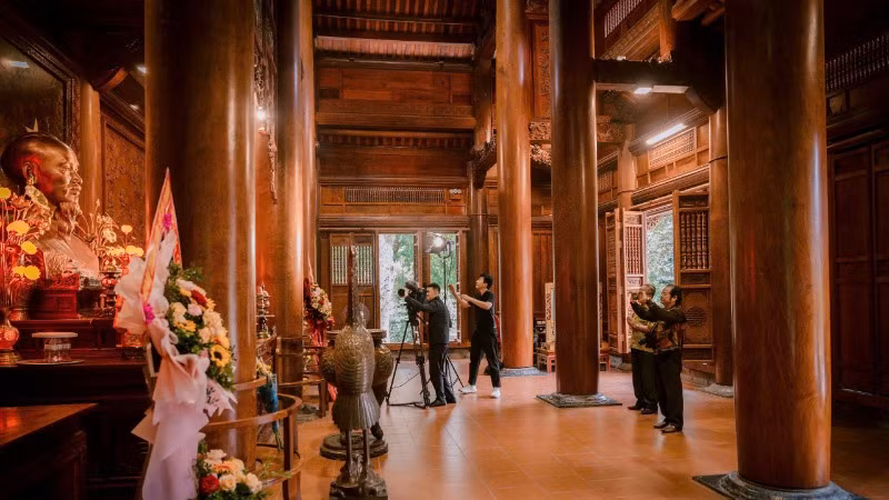 Các khu di tích đã tạo mọi điều kiện tốt nhất cho đoàn phim. Các khu di tích đã tạo mọi điều kiện tốt nhất cho đoàn phim.