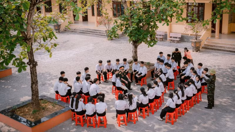 Cảnh quay tại trường học để lại nhiều kỷ niệm ấn tượng với các em học sinh. Cảnh quay tại trường học để lại nhiều kỷ niệm ấn tượng với các em học sinh.