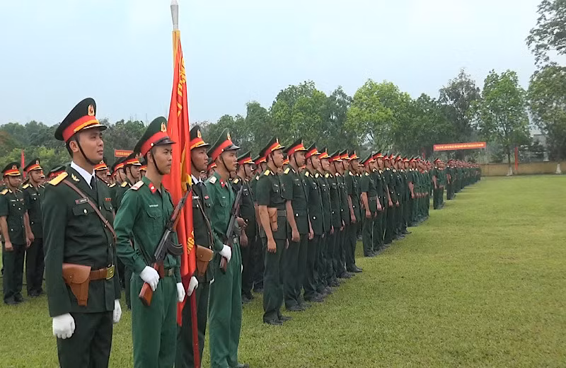 Đoàn kết tốt, kỷ luật nghiêm, sẵn sàng chiến đấu, hy sinh vì độc lập, tự do của Tổ quốc. Đoàn kết tốt, kỷ luật nghiêm, sẵn sàng chiến đấu, hy sinh vì độc lập, tự do của Tổ quốc.
