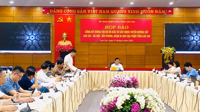 Toàn cảnh buổi họp báo chiều 11/4 tại Lào Cai.