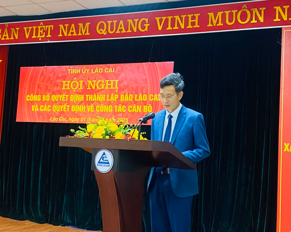 Đồng chí Lê Trường Giang, tân Tổng Biên tập Báo Lào Cai phát biểu nhận nhiệm vụ.