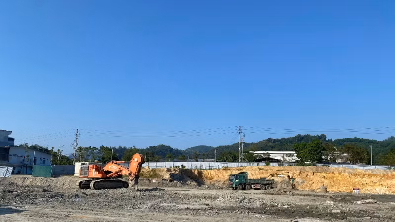Một dự án nhà ở xã hội ở thành phố Lào Cai đang thi công phần móng. Một dự án nhà ở xã hội ở thành phố Lào Cai đang thi công phần móng.