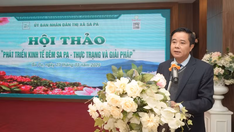 Đồng chí Phan Đăng Toàn, Bí thư Thị ủy Sa Pa phát biểu khai mạc hội thảo.