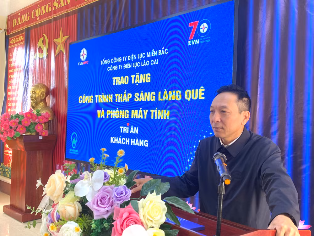 Giám đốc Công ty Điện lực Lào Cai Nguyễn Anh Tuấn phát biểu.