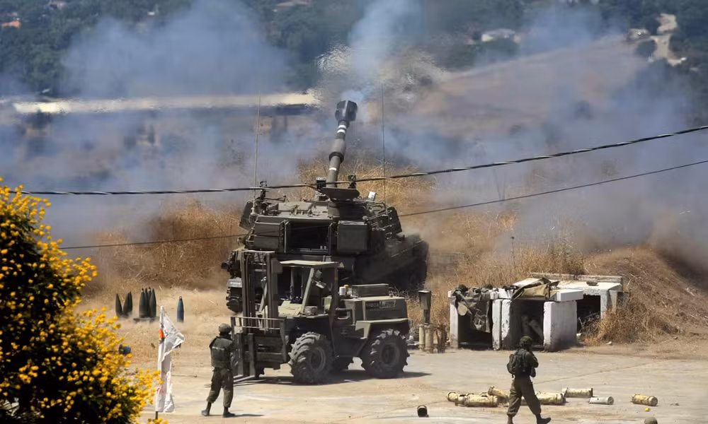 Pháo tự hành của Israel triển khai ở thị trấn Kiryat Shmona phía bắc sau một vụ bắn tên lửa từ Liban. Ảnh: AFP/Getty Images Pháo tự hành của Israel triển khai ở thị trấn Kiryat Shmona phía bắc sau một vụ bắn tên lửa từ Liban. Ảnh: AFP/Getty Images