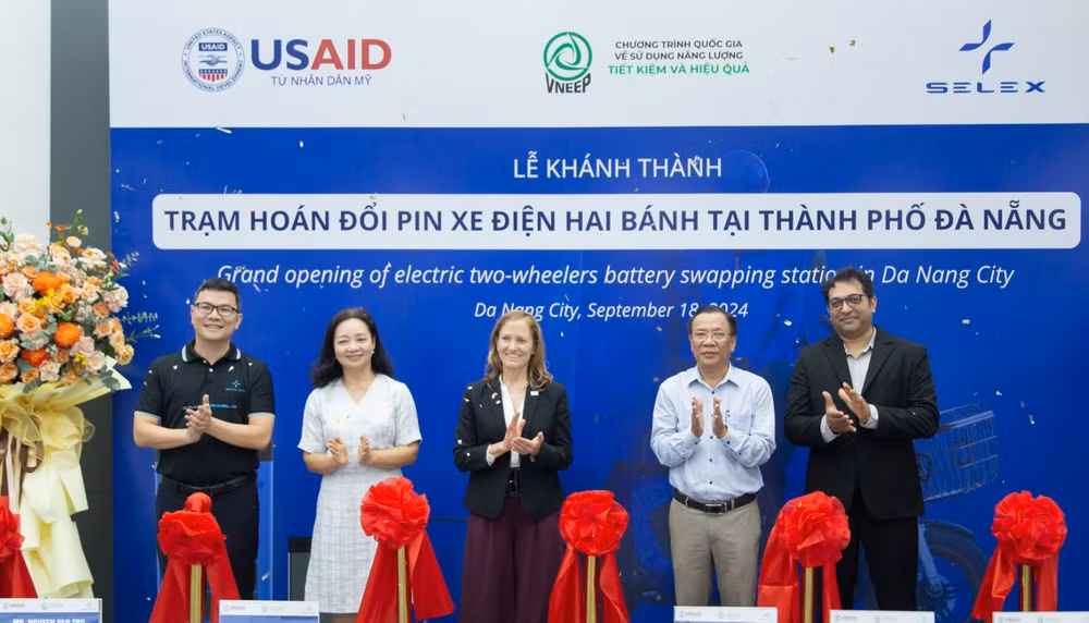 Lễ khánh thành trạm hoán đổi pin xe điện hai bánh đầu tiên tại thành phố Đà Nẵng.