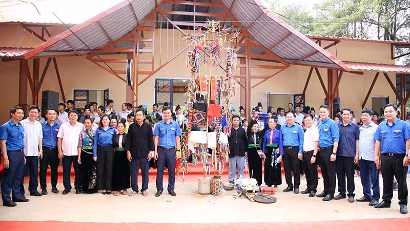 Lễ khánh thành nhà văn hóa cộng đồng mới tại bản Hiên, xã Liệp Tè, huyện Thuận Châu, tỉnh Sơn La.