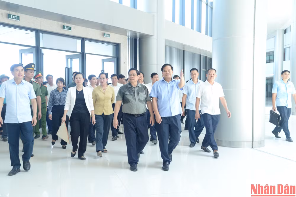 Thủ tướng Phạm Minh Chính kiểm tra công trình Cơ sở 2 Bệnh viện Bạch Mai tại thành phố Phủ Lý, tỉnh Hà Nam.