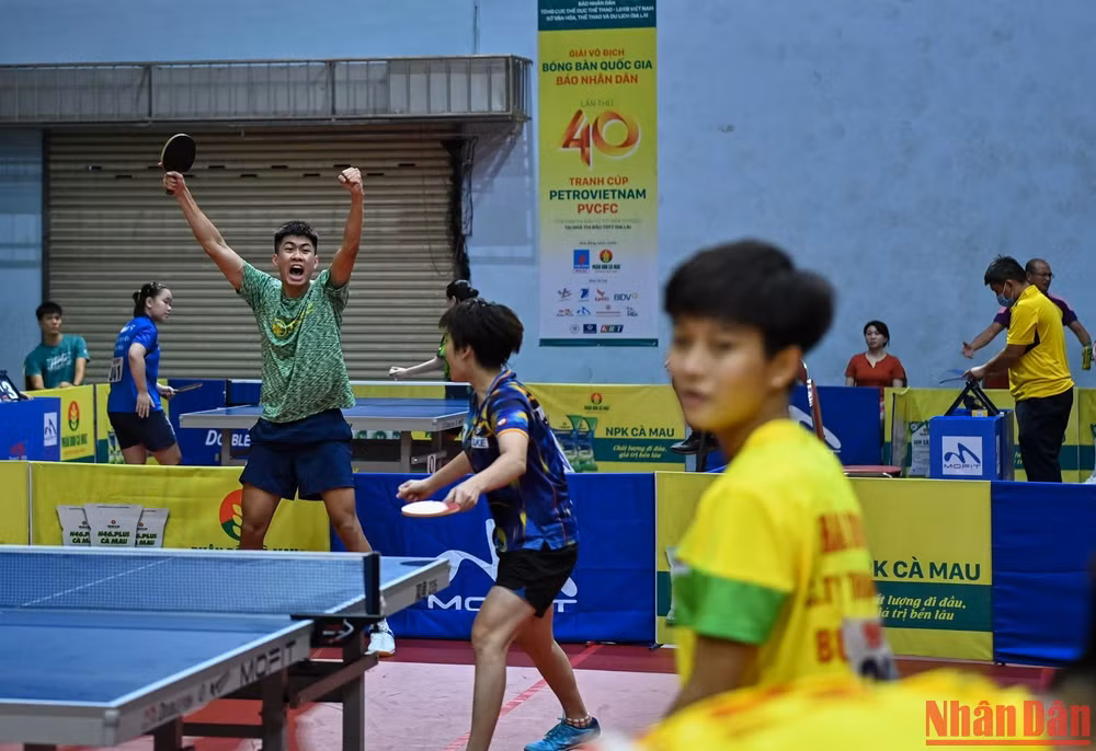 Niềm vui của hai tay vợt Hồng Khánh và Diệu Khánh khi thắng lợi 13-11 trong ván đấu thứ 4, giành chức vô địch đôi nam nữ. Niềm vui của hai tay vợt Hồng Khánh và Diệu Khánh khi thắng lợi 13-11 trong ván đấu thứ 4, giành chức vô địch đôi nam nữ.