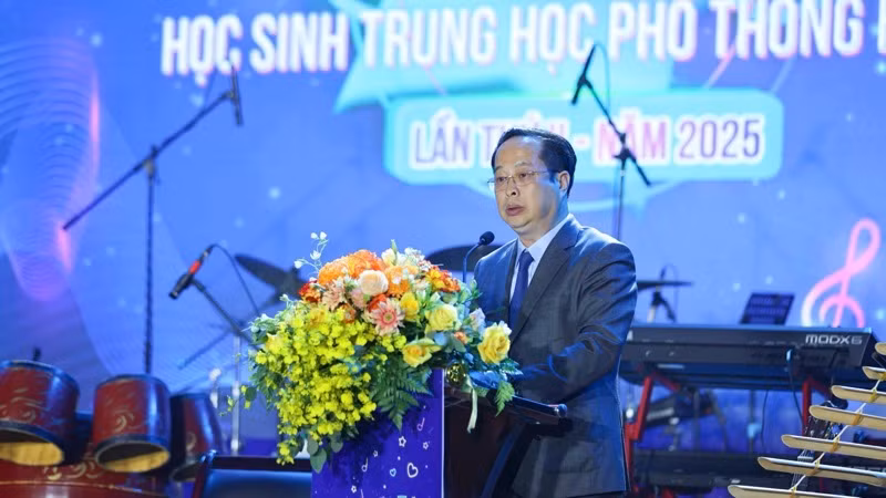 Giám đốc Sở Giáo dục và Đào tạo Hà Nội Trần Thế Cương phát biểu khai mạc. (THANH TÙNG)