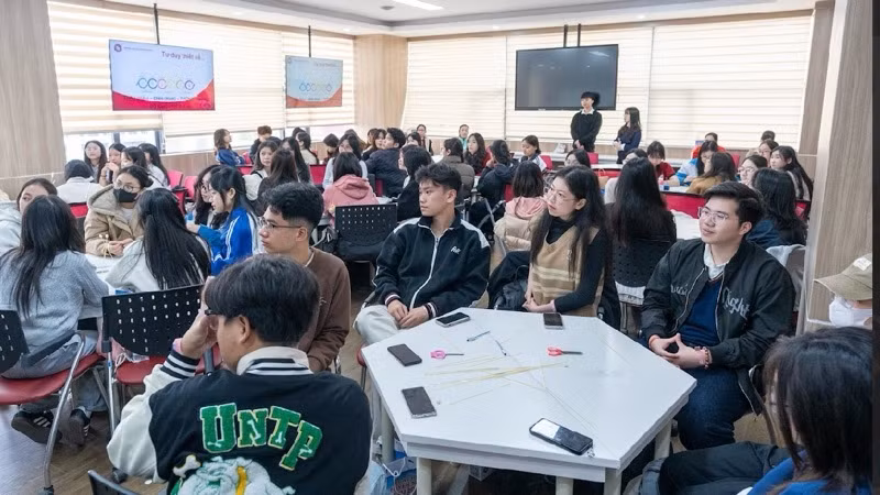 Học sinh được tham gia các các lớp học trải nghiệm. Học sinh được tham gia các các lớp học trải nghiệm.