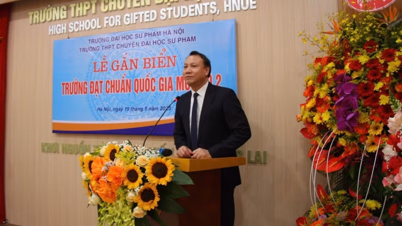 Hiệu trưởng Trường đại học Sư phạm Hà Nội, PGS,TS Nguyễn Đức Sơn chia sẻ tại buổi lễ. Hiệu trưởng Trường đại học Sư phạm Hà Nội, PGS,TS Nguyễn Đức Sơn chia sẻ tại buổi lễ.
