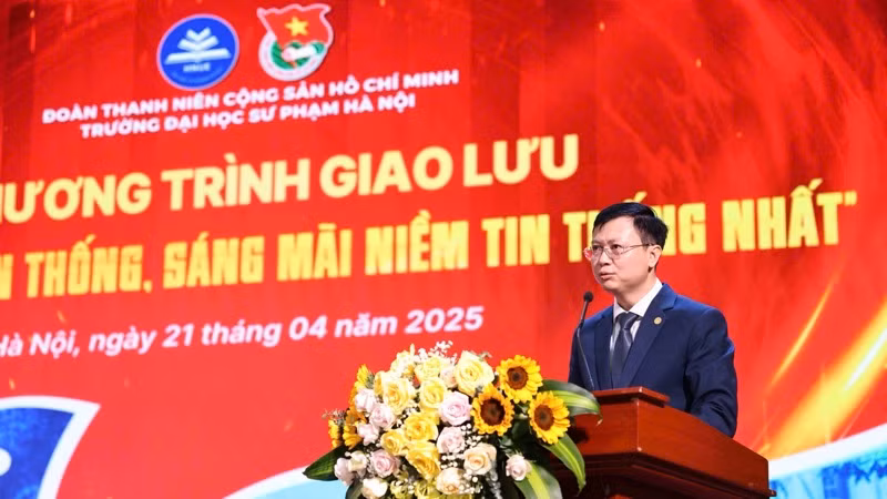 Bí thư Đảng ủy, Chủ tịch Hội đồng Trường đại học Sư phạm Hà Nội Phó giáo sư, Tiến sĩ Nguyễn Văn Hiền phát biểu tại chương trình. (Ảnh: THANH TÙNG)