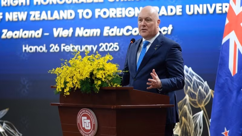 Thủ tướng New Zealand Christopher Luxon giao lưu với cán bộ, giảng viên và sinh viên Trường đại học Ngoại thương. Thủ tướng New Zealand Christopher Luxon giao lưu với cán bộ, giảng viên và sinh viên Trường đại học Ngoại thương.