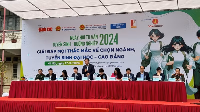 Ban tư vấn giải đáp mọi thắc mắc của học sinh và phụ huynh về tuyển sinh đại học, cao đẳng. Ban tư vấn giải đáp mọi thắc mắc của học sinh và phụ huynh về tuyển sinh đại học, cao đẳng.