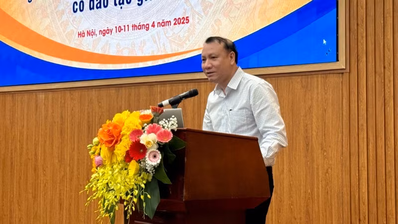 Hiệu trưởng Trường đại học Sư phạm Hà Nội, Phó giáo sư, Tiến sĩ Nguyễn Đức Sơn phát biểu tại chương trình.