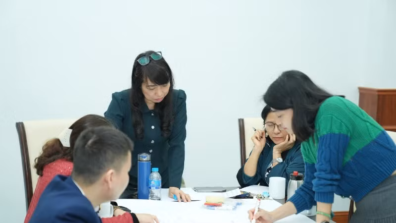 Các chuyên gia, nhà khoa học thảo luận về những nguyên nhân gây ra áp lực của học sinh. Các chuyên gia, nhà khoa học thảo luận về những nguyên nhân gây ra áp lực của học sinh.