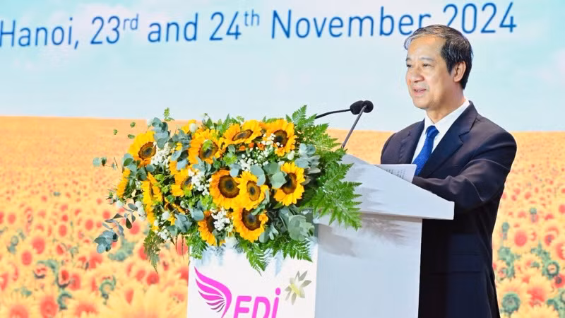 Bộ trưởng nhấn mạnh: "Một cộng đồng những người hạnh phúc chỉ có thể được tạo ra bởi một nền giáo dục hạnh phúc".