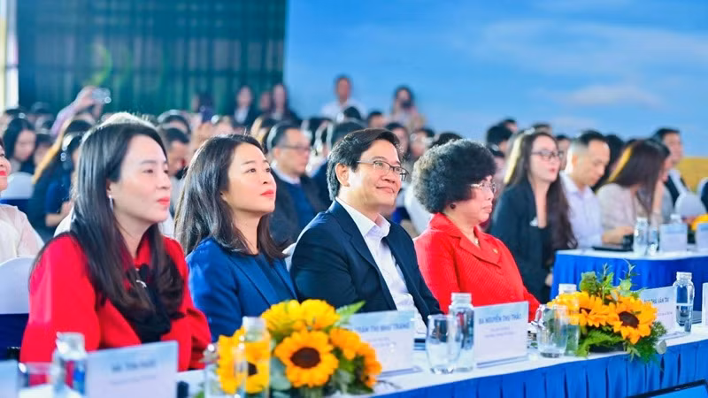 Các đại biểu tham dự hội thảo.