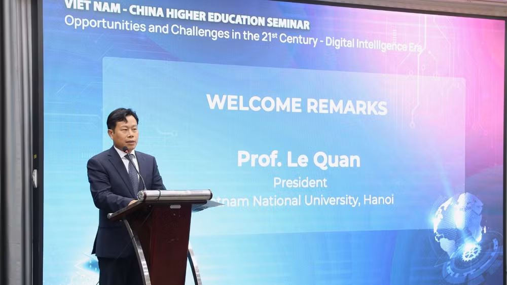 Giám đốc Đại học Quốc gia Hà Nội Lê Quân phát biểu tại hội thảo.