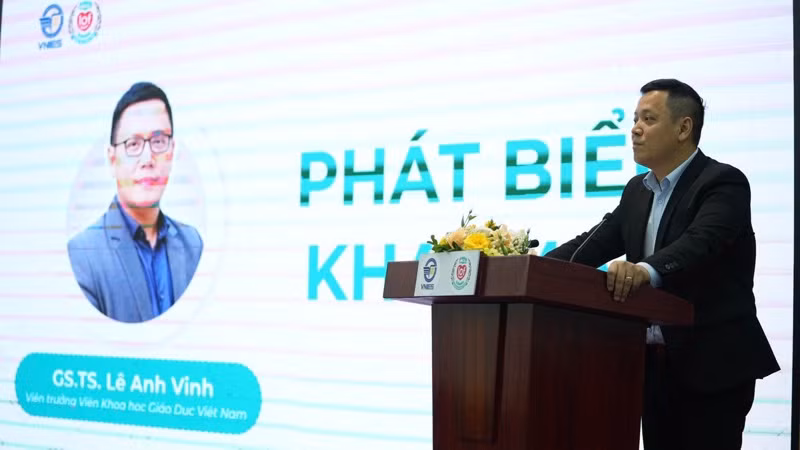 Viện trưởng Khoa học Giáo dục Việt Nam, GS,TS Lê Anh Vinh phát biểu khai mạc tọa đàm. 