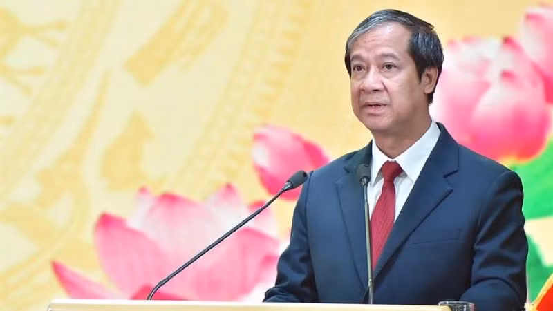 Bộ trưởng Giáo dục và Đào tạo phát biểu ghi nhận kết quả Hội Cựu giáo chức đạt được trong 20 năm qua. (Ảnh: Trần Hiệp)