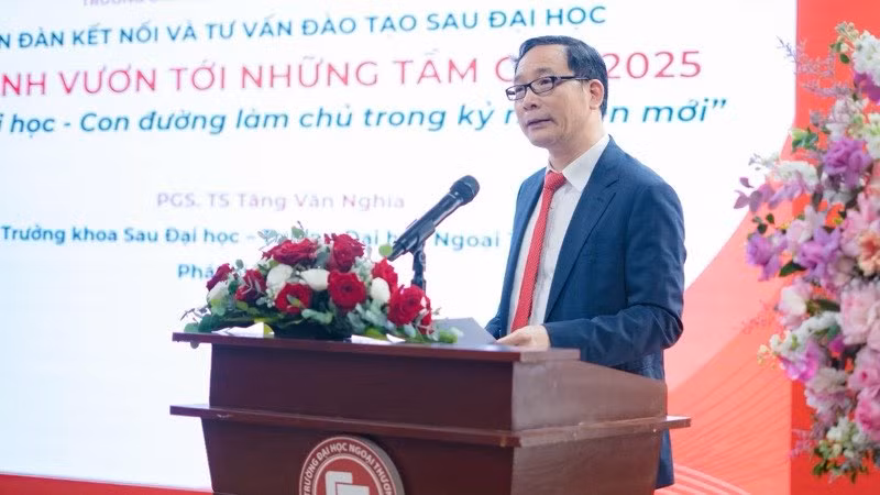 Phó giáo sư, Tiến sĩ Tăng Văn Nghĩa, Trưởng Khoa Sau đại học, Trường đại học Ngoại thương phát biểu tại diễn đàn. Phó giáo sư, Tiến sĩ Tăng Văn Nghĩa, Trưởng Khoa Sau đại học, Trường đại học Ngoại thương phát biểu tại diễn đàn.