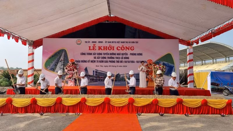 Các đại biểu khởi công xây dựng đường Ngô Quyền - Phùng Hưng và Trường THCS Cổ Đông.