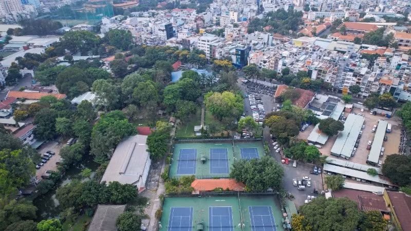 Khu đất công tại Hồ Kỳ Hoà, quận 10, Thành phố Hồ Chí Minh sử dụng chưa hiệu quả. (Ảnh: TÙNG QUANG)