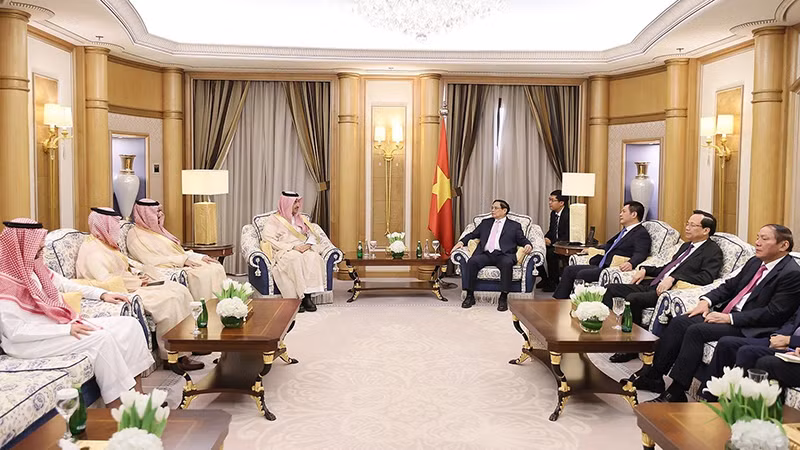Thủ tướng Phạm Minh Chính tiếp Giám đốc điều hành Quỹ Phát triển Saudi Arabia. (Ảnh: Dương Giang)