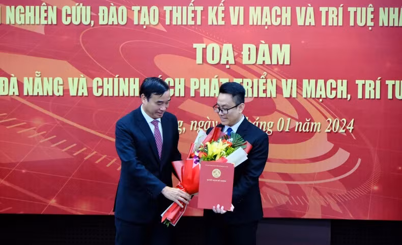 Bổ nhiệm Giám đốc Trung tâm Nghiên cứu, đào tạo thiết kế vi mạch và trí tuệ nhân tạo Đà Nẵng ngày 26/1/2024. Ảnh: THANH TÙNG