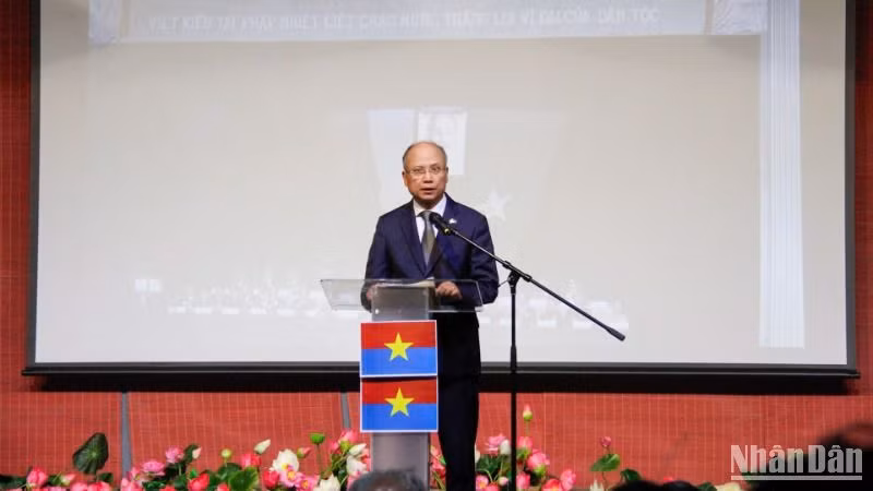 Đại sứ Việt Nam tại Pháp Đinh Toàn Thắng gửi lời tri ân tới các thế hệ kiều bào tại Pháp, đã luôn gắn bó, đồng hành cùng đất nước trong cuộc đấu tranh giành độc lập, thống nhất đất nước.