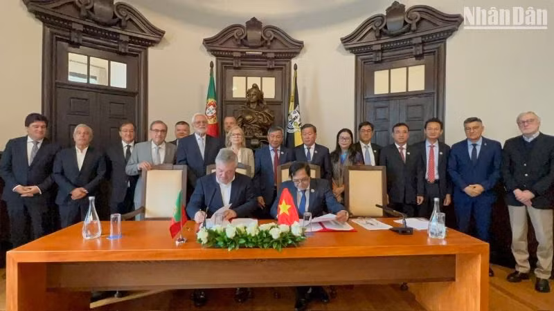 Lễ ký kết diễn ra ngày 12/5/2025 tại thành phố Vila Nova de Gaia (Bồ Đào Nha).