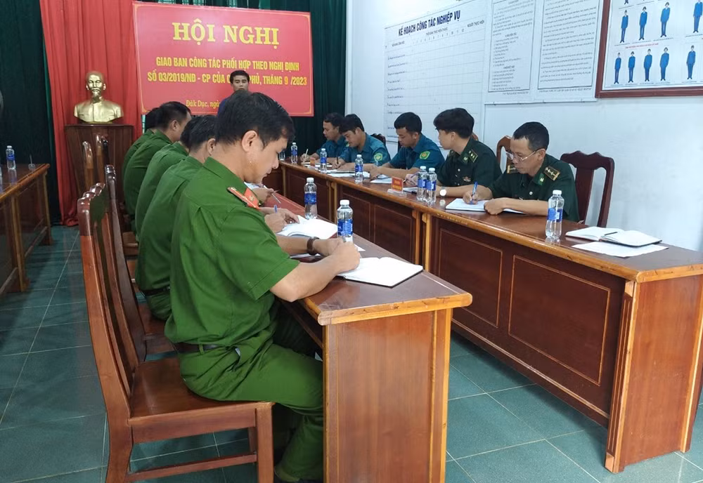 Đồng chí A Vuông tham gia giao ban 3 lực lượng.