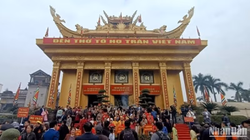 Đền thờ Tổ họ Trần Việt Nam tọa lạc tại xã Thái Phương (huyện Hưng Hà, tỉnh Thái Bình).