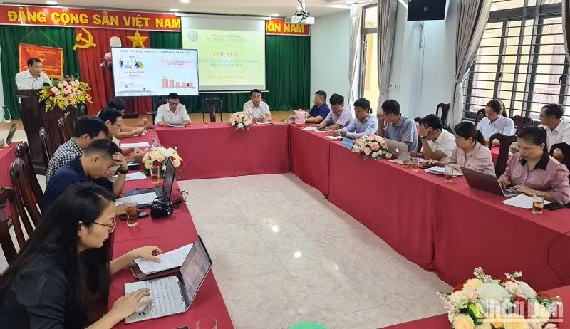 Cục Thống kê tỉnh Đắk Nông tổ chức họp báo công bố số liệu thống kê về tình hình kinh tế-xã hội 6 tháng đầu năm 2024.