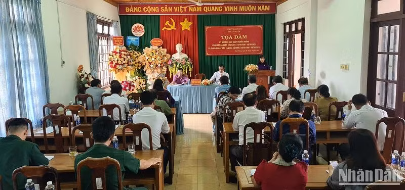 Quang cảnh buổi Tọa đàm kỷ niệm 93 năm ngày truyền thống Dân vận của Đảng (15/10/1930 - 15/10/2023) do Ban Dân vận Tỉnh ủy Đắk Nông tổ chức 