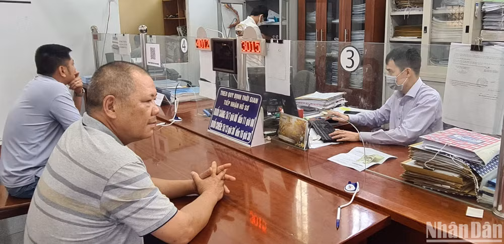 Hệ thống Văn phòng Đăng ký đất đai một cấp cắt giảm được thời gian giải quyết so với quy định, không còn tình trạng tồn đọng hồ sơ, giải quyết đúng hạn đạt tỷ lệ hơn 95% Hệ thống Văn phòng Đăng ký đất đai một cấp cắt giảm được thời gian giải quyết so với quy định, không còn tình trạng tồn đọng hồ sơ, giải quyết đúng hạn đạt tỷ lệ hơn 95%