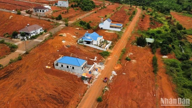 Việc triển khai thực hiện Nghị định số 10/2023/NĐ-CP, nhiều thủ tục hành chính trên địa bàn tỉnh Đắk Nông đã được cắt giảm so với quy định, bước đầu đã mang đến sự hài lòng cho tổ chức, cá nhân khi đến thực hiện thủ tục hành chính. Việc triển khai thực hiện Nghị định số 10/2023/NĐ-CP, nhiều thủ tục hành chính trên địa bàn tỉnh Đắk Nông đã được cắt giảm so với quy định, bước đầu đã mang đến sự hài lòng cho tổ chức, cá nhân khi đến thực hiện thủ tục hành chính.