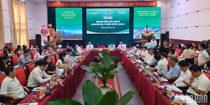 Quang cảnh Hội nghị ngành Công thương 15 tỉnh, thành phố khu vực Miền Trung - Tây Nguyên năm 2023 tại tỉnh Đắk Nông.