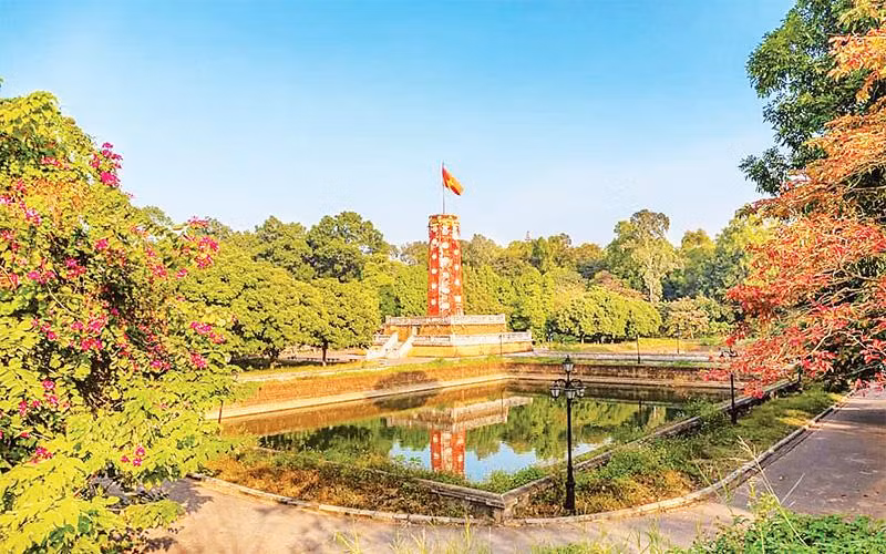 Kỳ đài trong thành cổ Sơn Tây. 