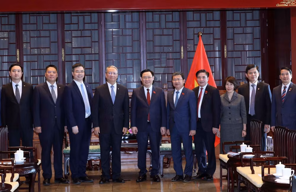 Chủ tịch Quốc hội Vương Đình Huệ tiếp ông Vương Bân, Tổng Giám đốc Tập đoàn Xây dựng Điện lực Trung Quốc (Power China). (Ảnh: TTXVN)