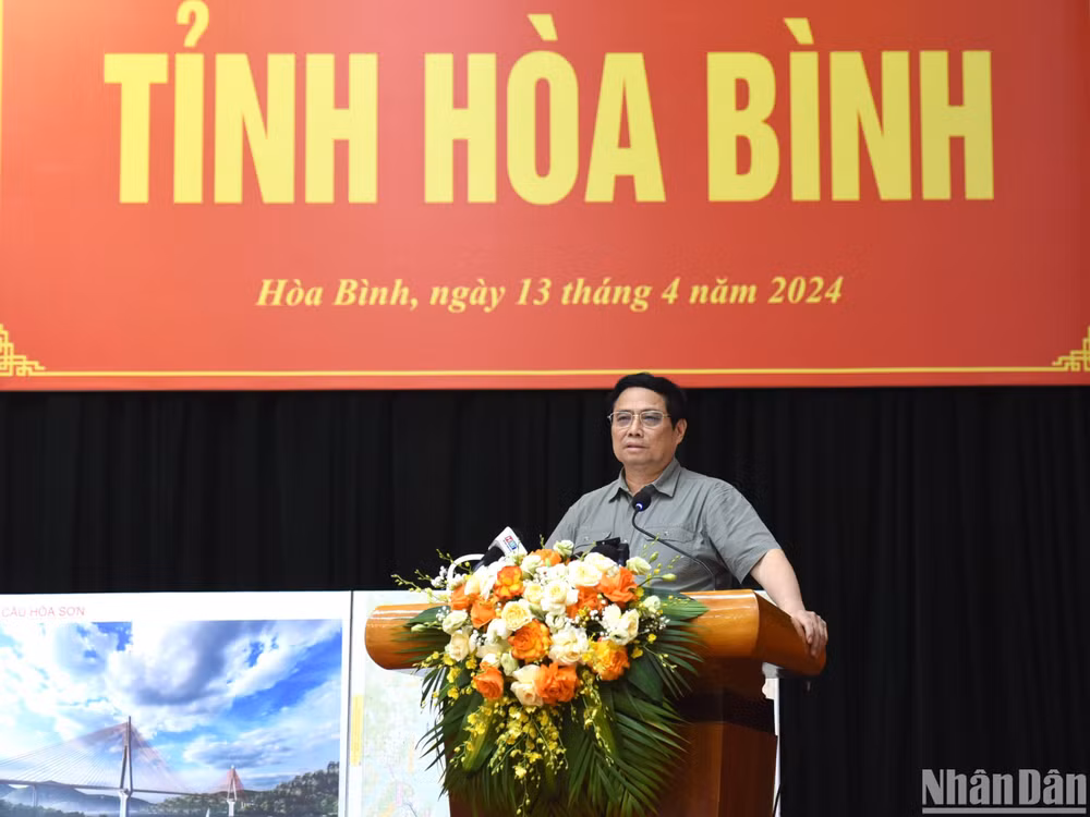 Thủ tướng Phạm Minh Chính phát biểu tại cuộc làm việc với Ban Thường vụ Tỉnh ủy Hòa Bình. Thủ tướng Phạm Minh Chính phát biểu tại cuộc làm việc với Ban Thường vụ Tỉnh ủy Hòa Bình.