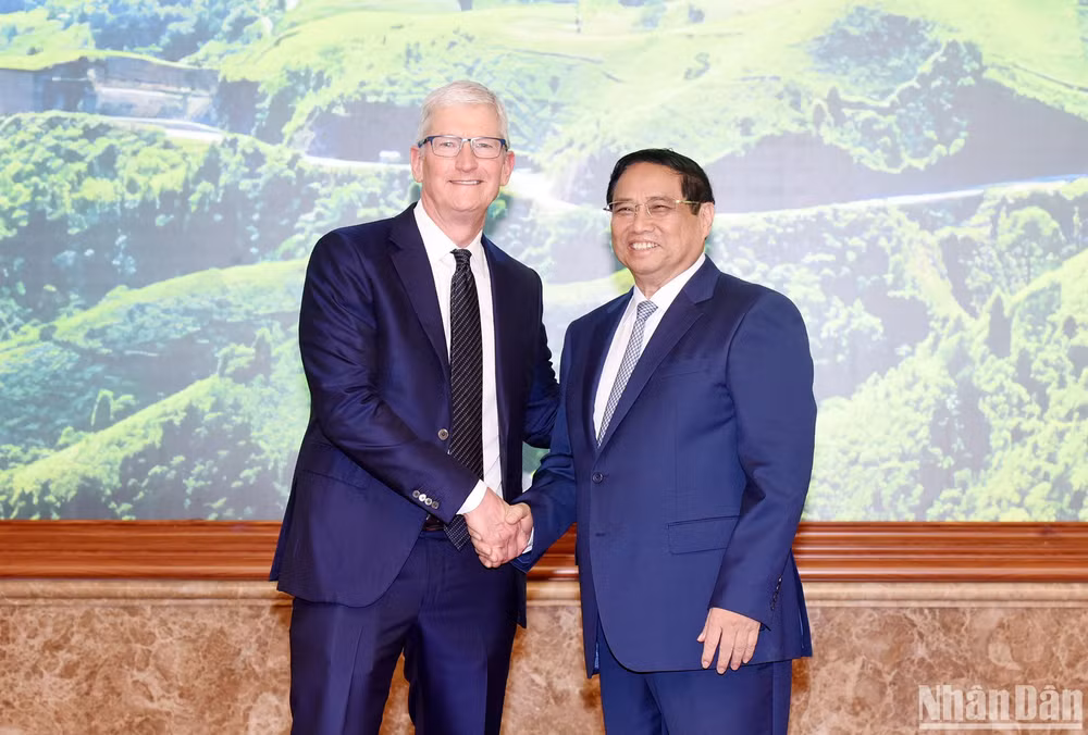 Thủ tướng Phạm Minh Chính đón Giám đốc điều hành Tập đoàn Apple Tim Cook. 
